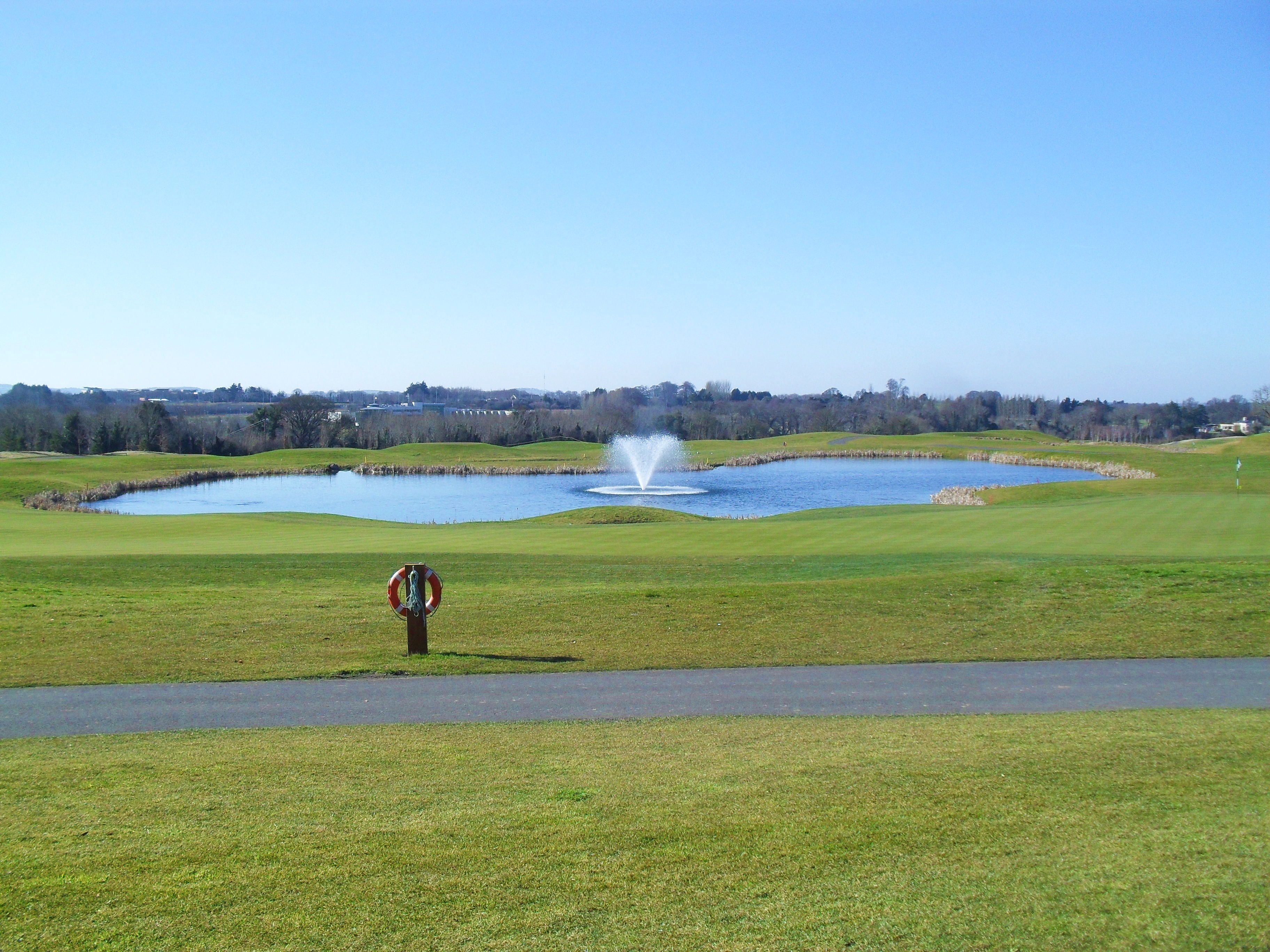 Lake_at_Castleknock_Golf_Club,_Dublin_15_-_geograph.org.uk_-_1741946 - WeLoveGolfTravel