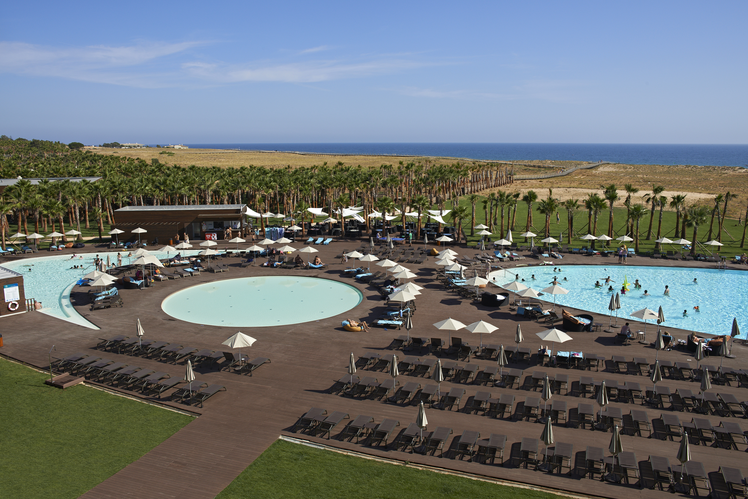4 VidaMar Resort Hotel Algarve - Pool Area - WeLoveGolfTravel