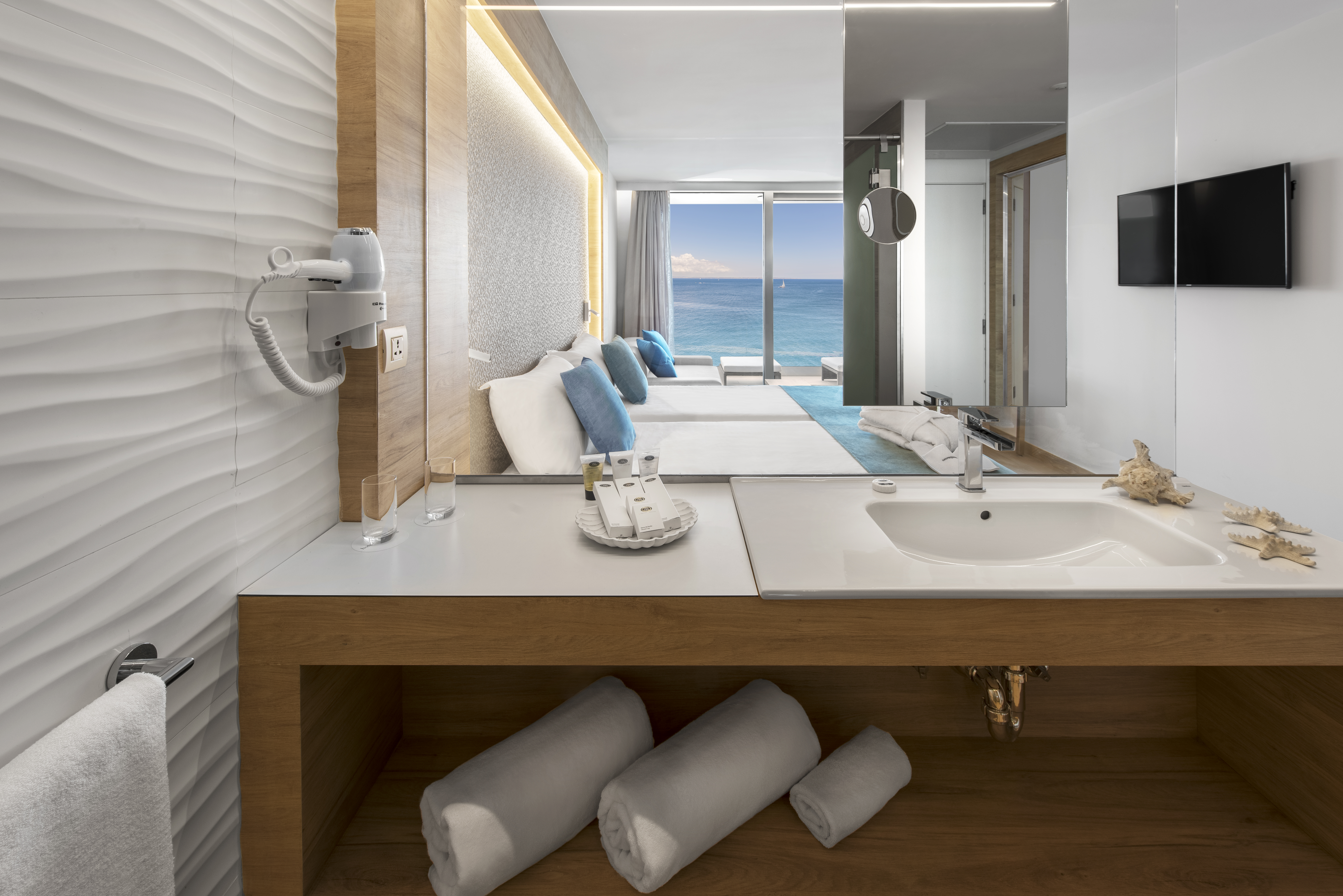 Bathroom Sea View Room - WeLoveGolfTravel