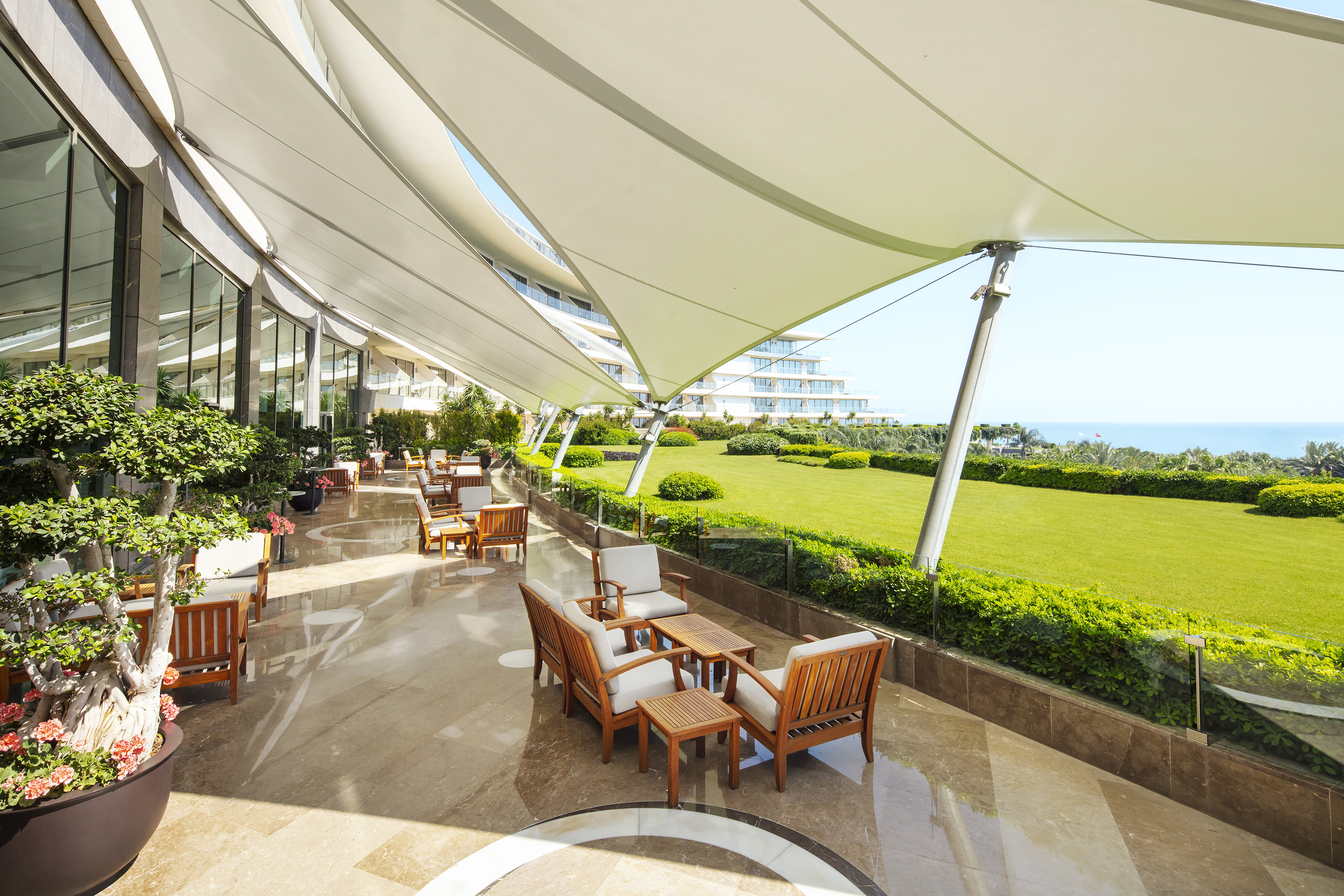 MRB_Lobby_Terrace_1 - WeLoveGolfTravel