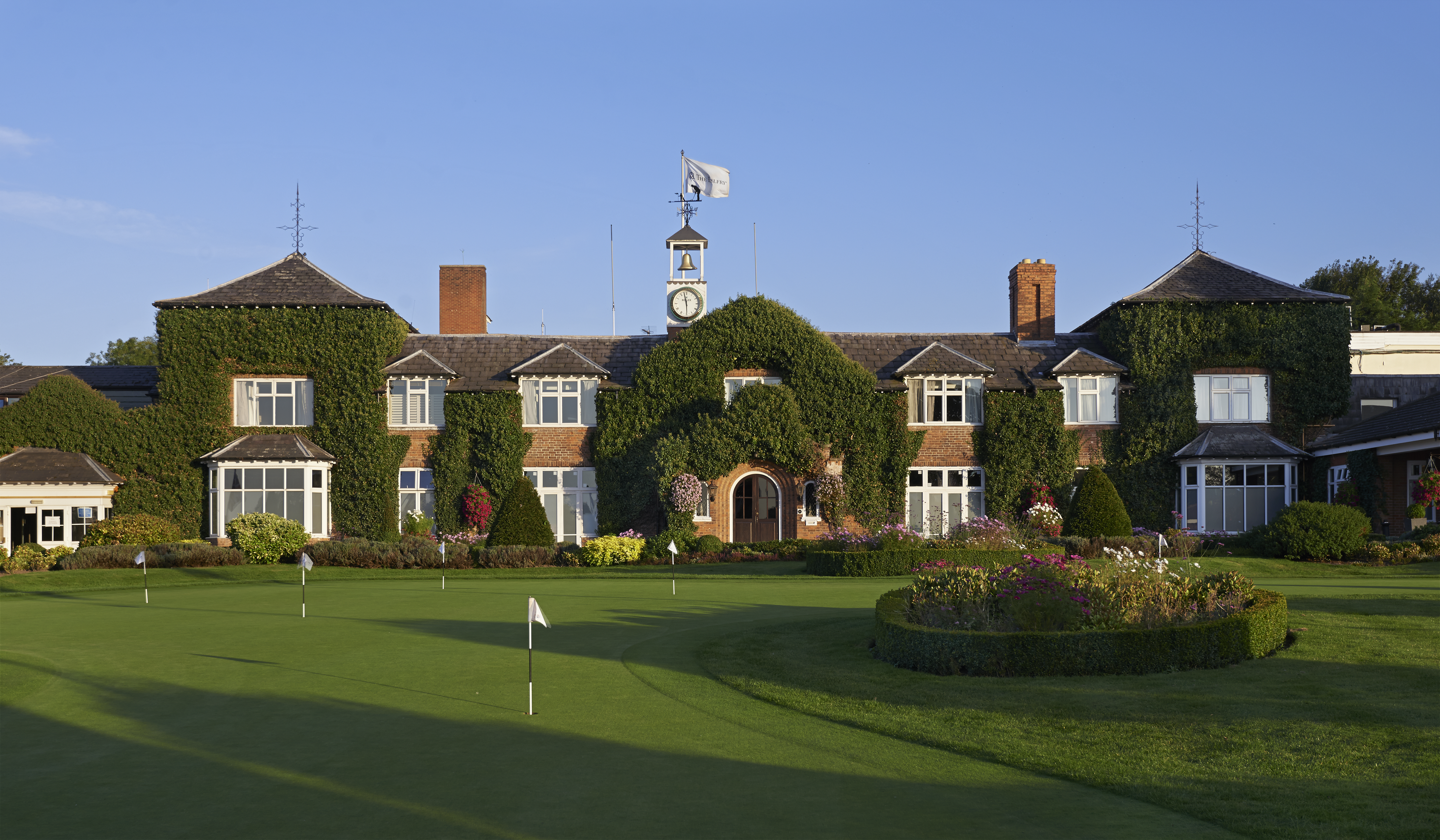TB_Exterior_ManorDusk - WeLoveGolfTravel