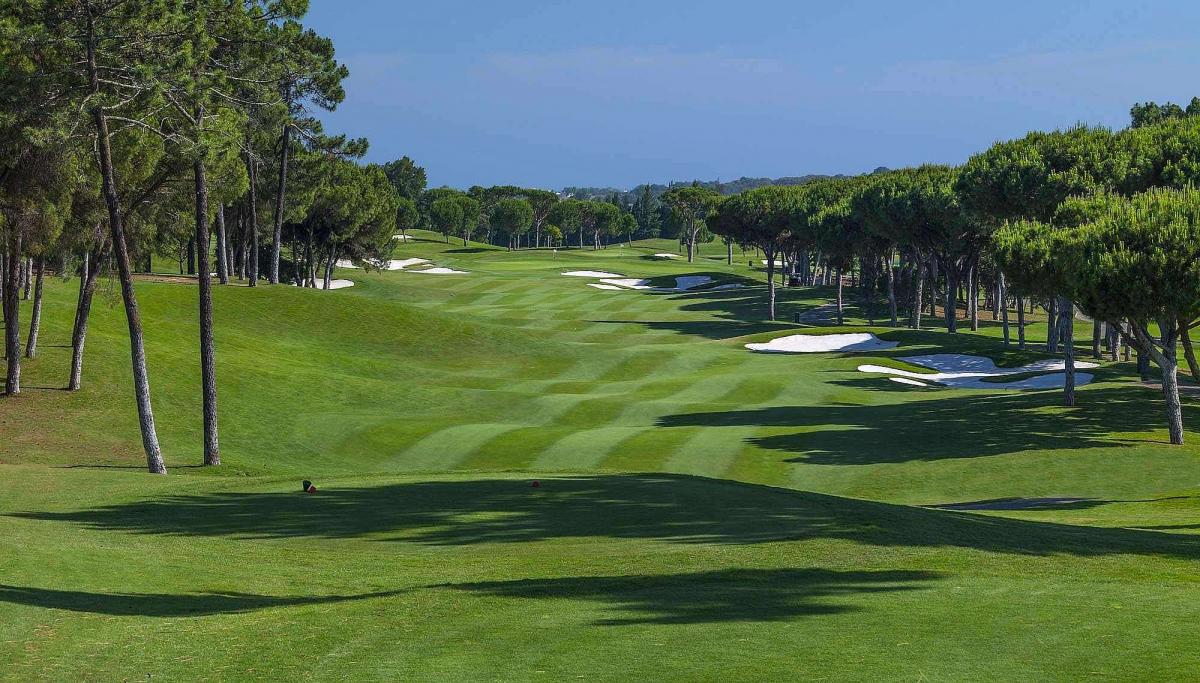 view-laranjal-golf-courses-beautiful-golf-course-within-stunning-algarve - WeLoveGolfTravel