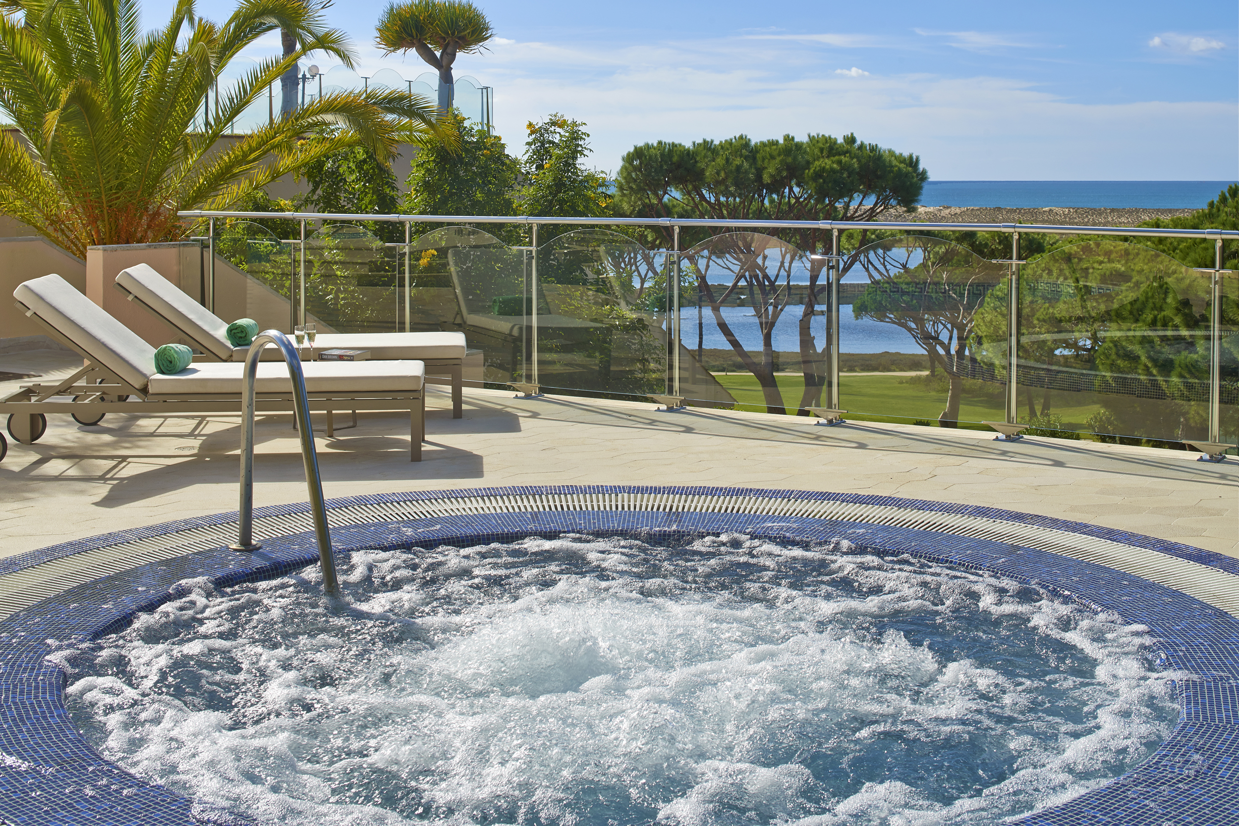 Hotel Quinta Do Lago.077.Qutdoor Jacuzzi - WeLoveGolfTravel